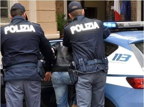 Roma, intensificati i servizi finalizzati al contrasto dei furti e dei borseggi all’interno delle stazioni Metro: arrestato dalla Polizia di Stato un cittadino romeno di 39 anni.