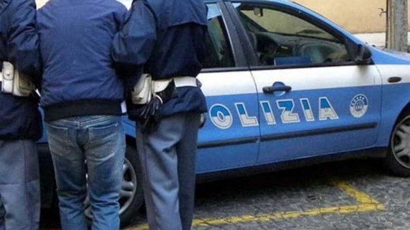 Roma – Tor Carbone, non accetta la fine della loro relazione e la segue ovunque: arrestato