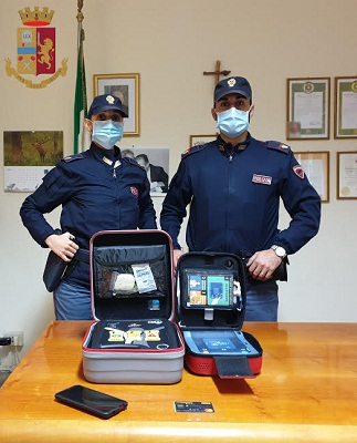 Roma, rubavano defibrillatori lungo la tratta Arco di Travertino/Giulio Agricola: denunciati