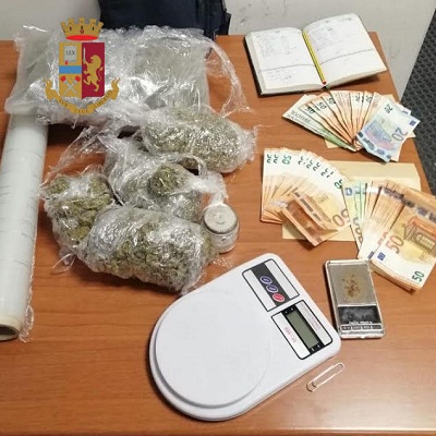 Roma, lotta allo spaccio: 16 arresti, sequestrati 1 kg di droga e oltre 8.000 euro in contanti