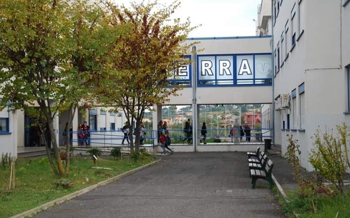 Ciampino, lettera dai docenti del Liceo “Volterra”: “Rientro a scuola, dove sono i provvedimenti strutturali?”