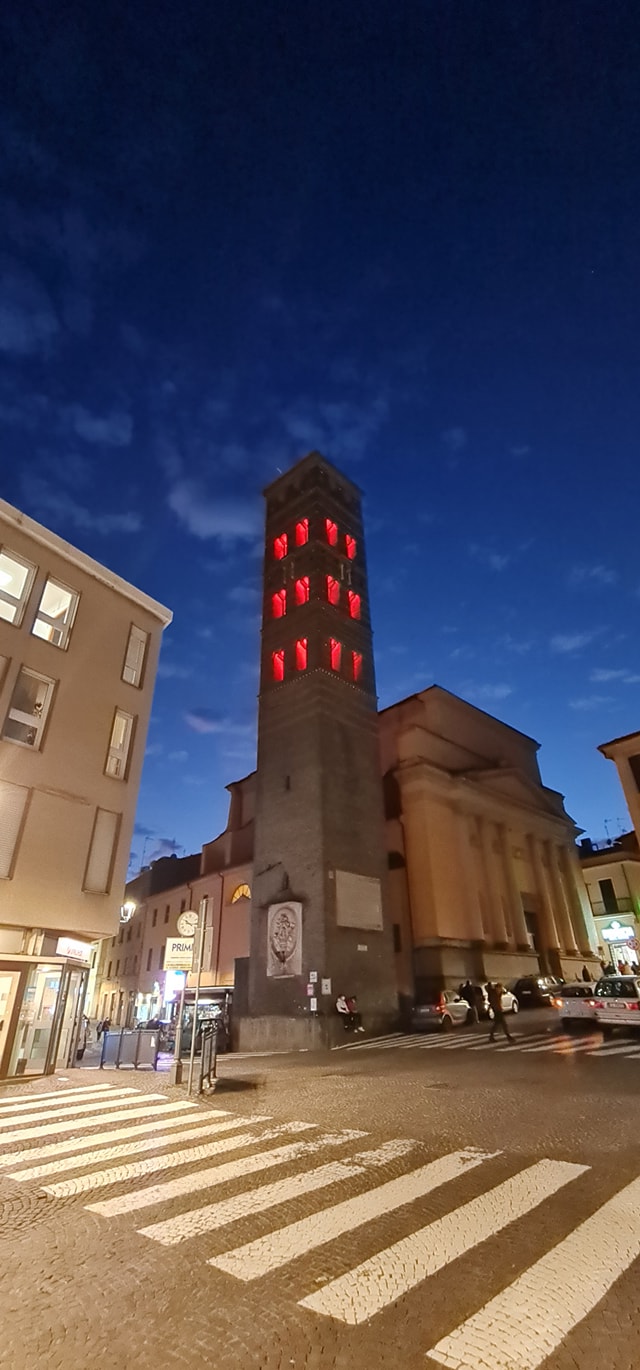 Velletri, la Torre del Trivio si tinge di rosso contro la violenza sulle donne