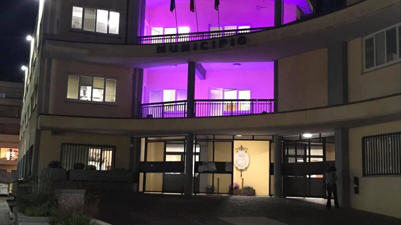 Giornata Mondiale della Prematurità, il Palazzo Comunale di Lariano si tinge di Viola