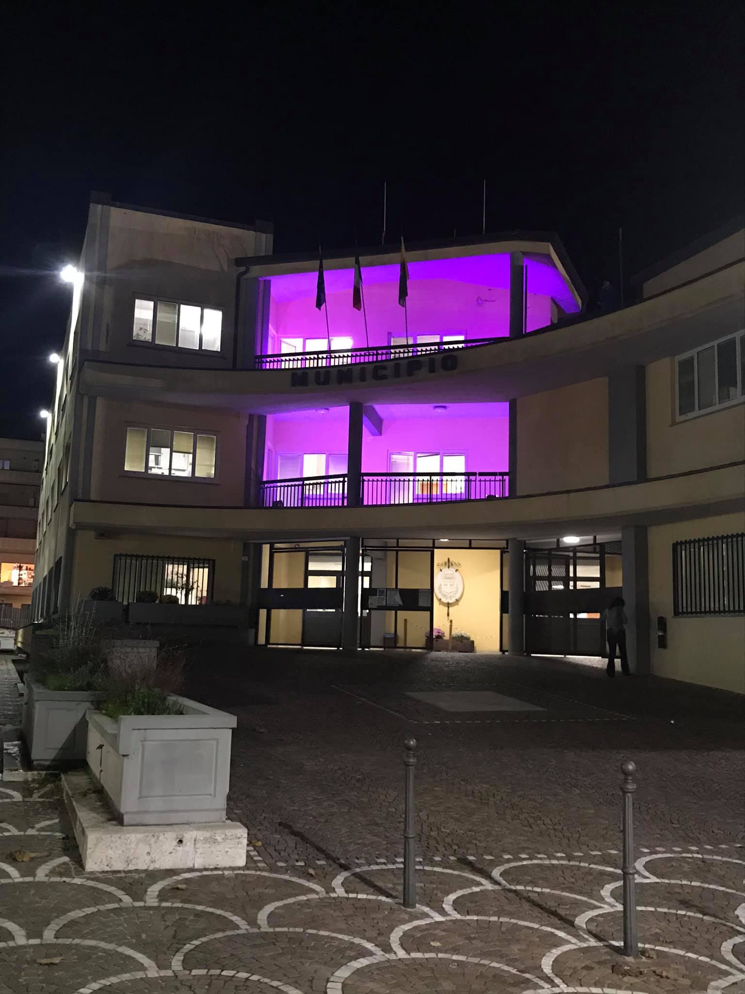 Giornata Mondiale della Prematurità, il Palazzo Comunale di Lariano si tinge di Viola