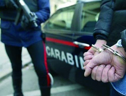 Pomezia – Rapina supermercato mascherato e armato di coltello: arrestato e disarmato dai Carabinieri