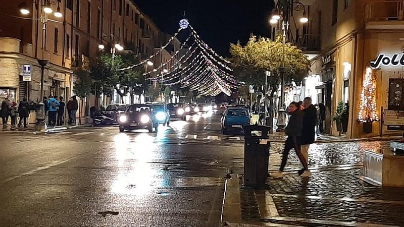 Genzano, Associazione Commercianti ai cittadini: “Per Natale, comprate nei nostri negozi!”