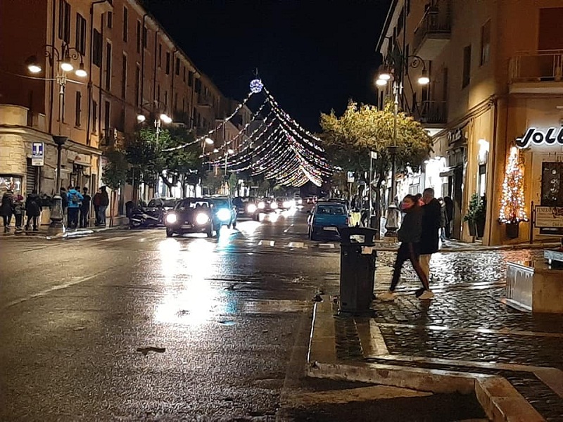 Genzano, Associazione Commercianti ai cittadini: “Per Natale, comprate nei nostri negozi!”