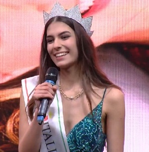 Miss Italia 2020 è Martina Sambucini, 19enne di Frascati!