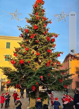 Natale a Colonna: Giuliani e i bambini “in giro per le vie” con Gianni Rodari