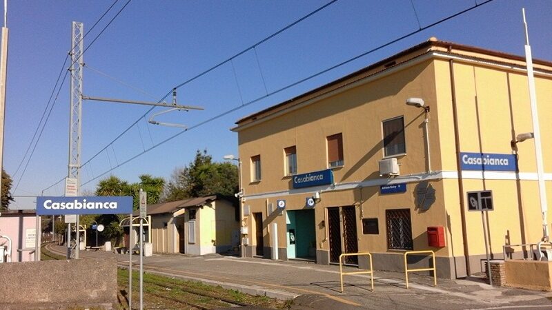 Ciampino, macchina incastrata nelle barriere: chiuso il passaggio a livello di Casabianca