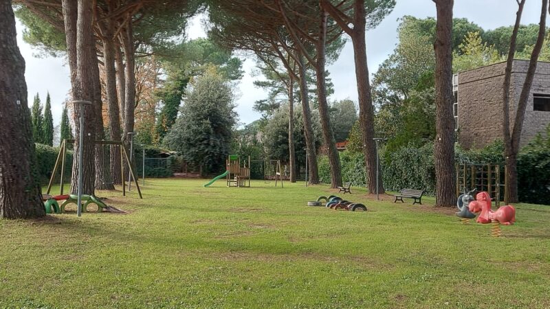 Ariccia – Via Romita ha di nuovo il suo parco giochi!