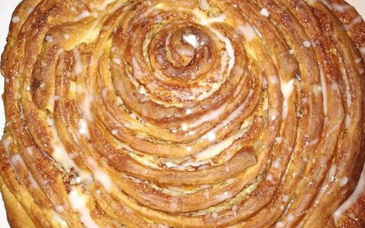 In Cucina con Info presenta “Cinnamon roll cake”