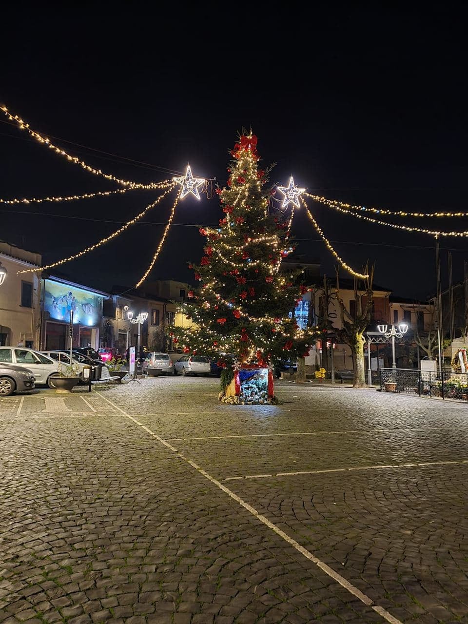 Colonna si prepara al Natale, tra luminarie, presepi diffusi e alberi natalizi