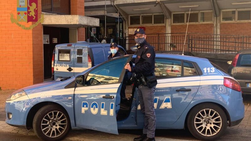 Tuscolana (Roma), aggredisce ex stringendole una catena al collo: arrestato 32enne