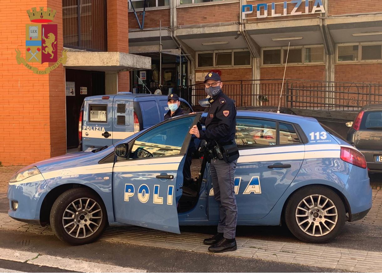 Tuscolana (Roma), aggredisce ex stringendole una catena al collo: arrestato 32enne