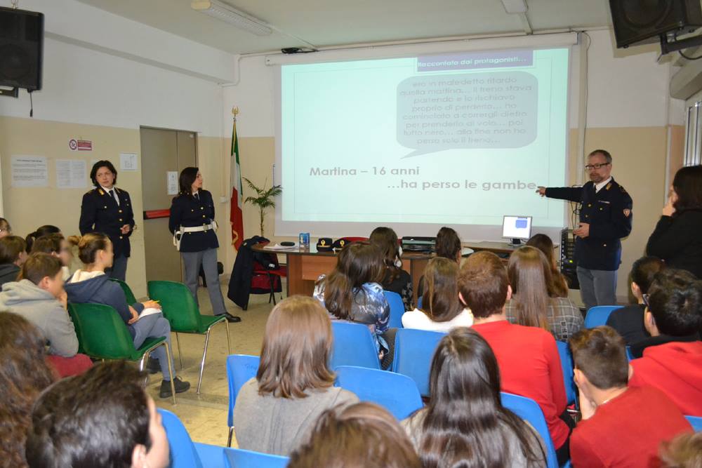 “Train… to be cool”, gli studenti dell’Istituto “Nobile” di Ciampino incontrano la Polizia di Stato