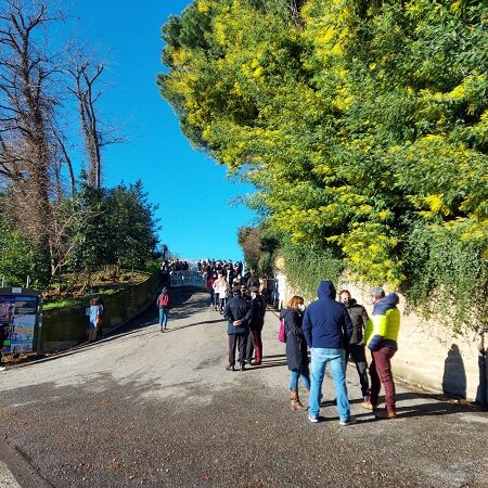 Genzano, manifestano gli studenti del “Vailati”: “Ma quale rientro, questo è un fallimento!”