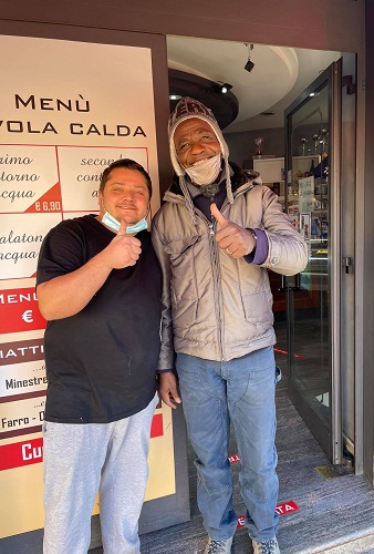 Ciampino, al Geff Café raccolta fondi per John: potrà tornare nella sua Nigeria (VIDEO)