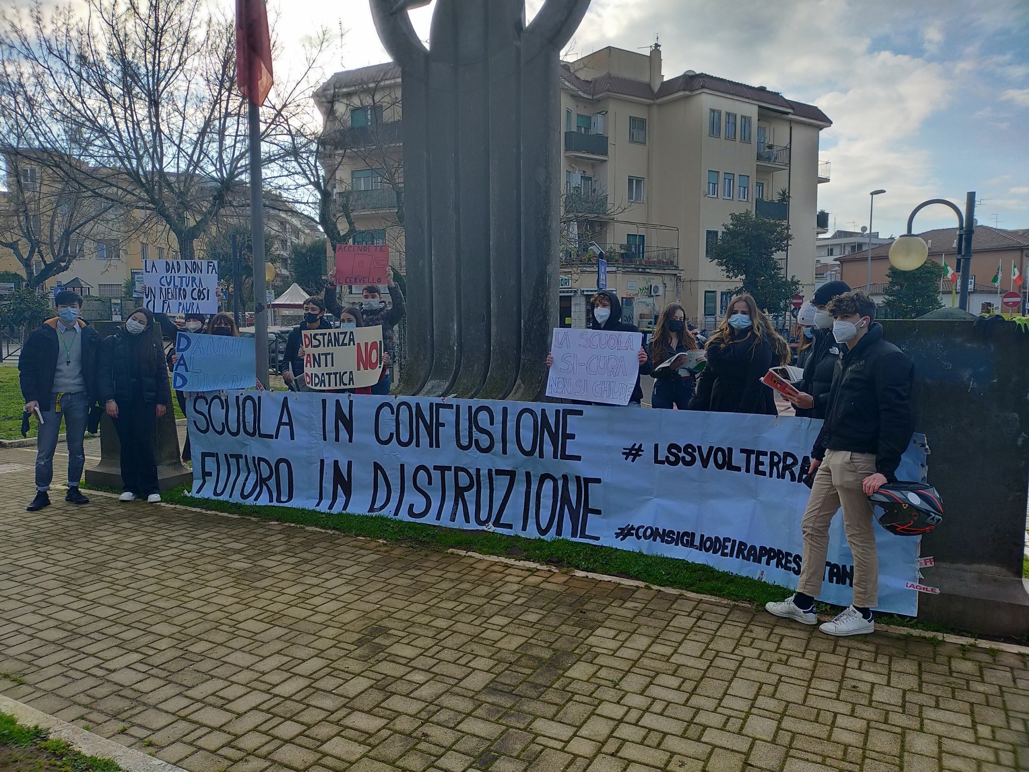 Scuola “in confusione”, gli studenti del “Volterra” (Ciampino) scendono in Piazza della Pace