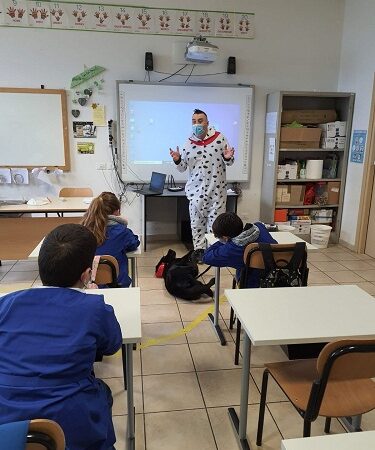 Velletri, al via il progetto “Pet Therapy” all’Istituto “Gino Felci”: a scuola con il cane Ugo!