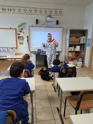 Velletri, al via il progetto “Pet Therapy” all’Istituto “Gino Felci”: a scuola con il cane Ugo!