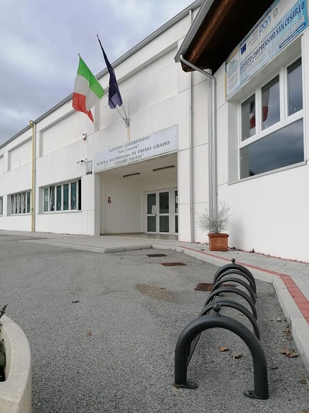 San Cesareo, installate rastrelliere per biciclette presso la Scuola “Cesare Pavese”