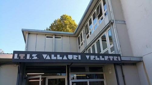 Velletri, cluster Covid al “Vallauri”: 7 classi in quarantena e stop lezioni fino al 10 marzo