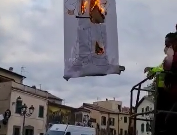 Colonna, si chiude il Carnevale 2021: bruciato Pulcinella (VIDEO)