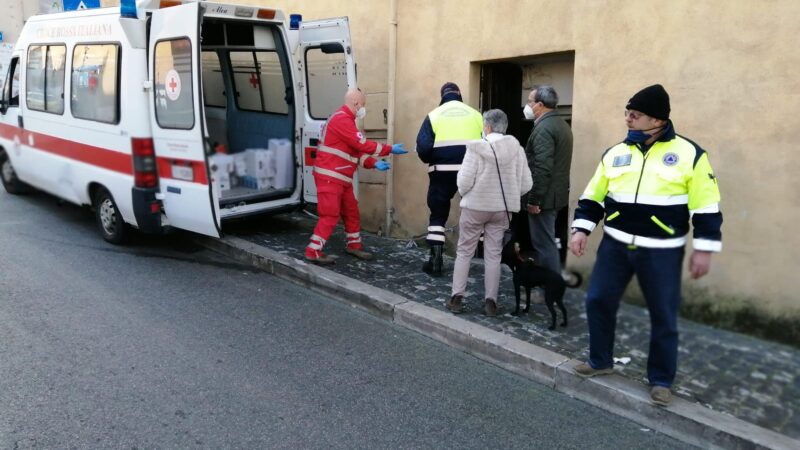 CRI Colli Albani consegna viveri alle famiglie in difficoltà di Marino