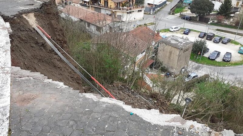 Valmontone, crolla un tratto di Via Nova! Strada chiusa, domani via alla ricostruzione