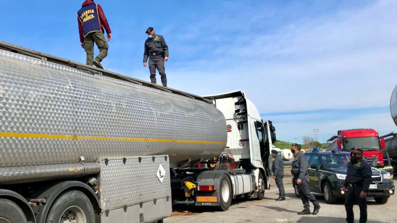 Velletri, scoperto traffico carburante di contrabbando con sede ad Albano: evasi oltre 4 mln (FOTO-VIDEO)