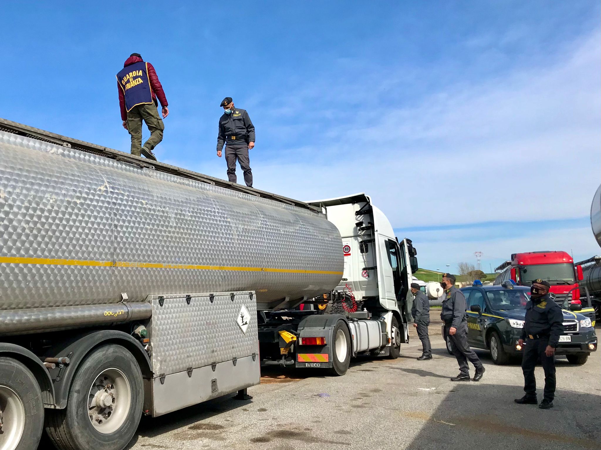 Velletri, scoperto traffico carburante di contrabbando con sede ad Albano: evasi oltre 4 mln (FOTO-VIDEO)