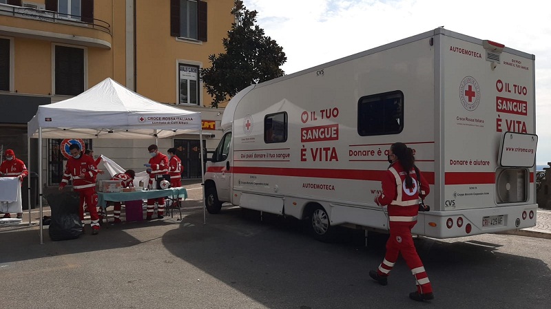 Albano – Raccolta sangue, con il Comitato Colli Albani della Croce Rossa, in Piazza Mazzini