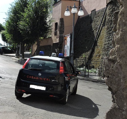 Lanuvio, tenta rapina in una tabaccheria: arrestato