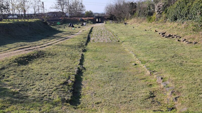 Volontari Legambiente Appia Sud puliscono il percorso Appia Antica-Frattocchie