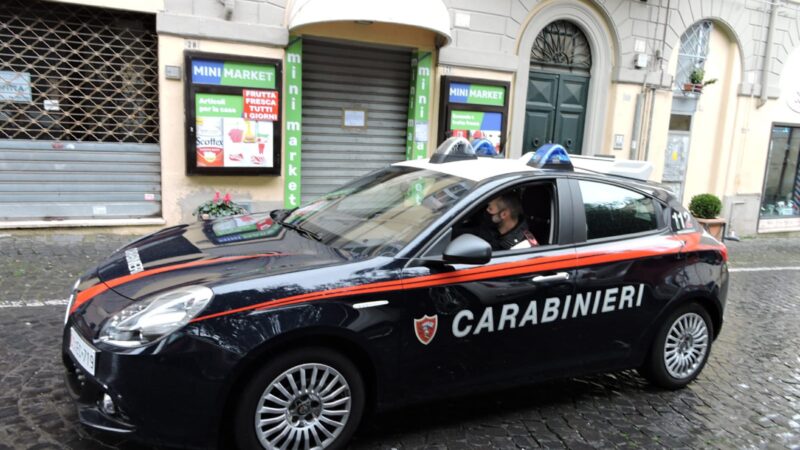 Piazza Pia (Albano), esercizio commerciale vendeva alcolici dopo le 18 a minorenni: sanzionato