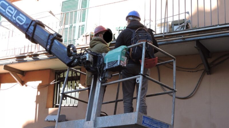 Genzano, continuano i lavori di ristrutturazione della palazzina esplosa nel 2018