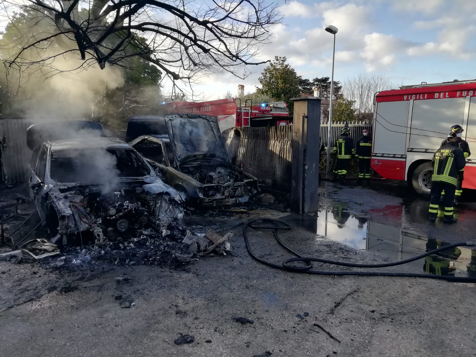 Cecchina (Albano), incendio in Via Montagnano: intervengono Vigili del Fuoco di Marino e Nemi