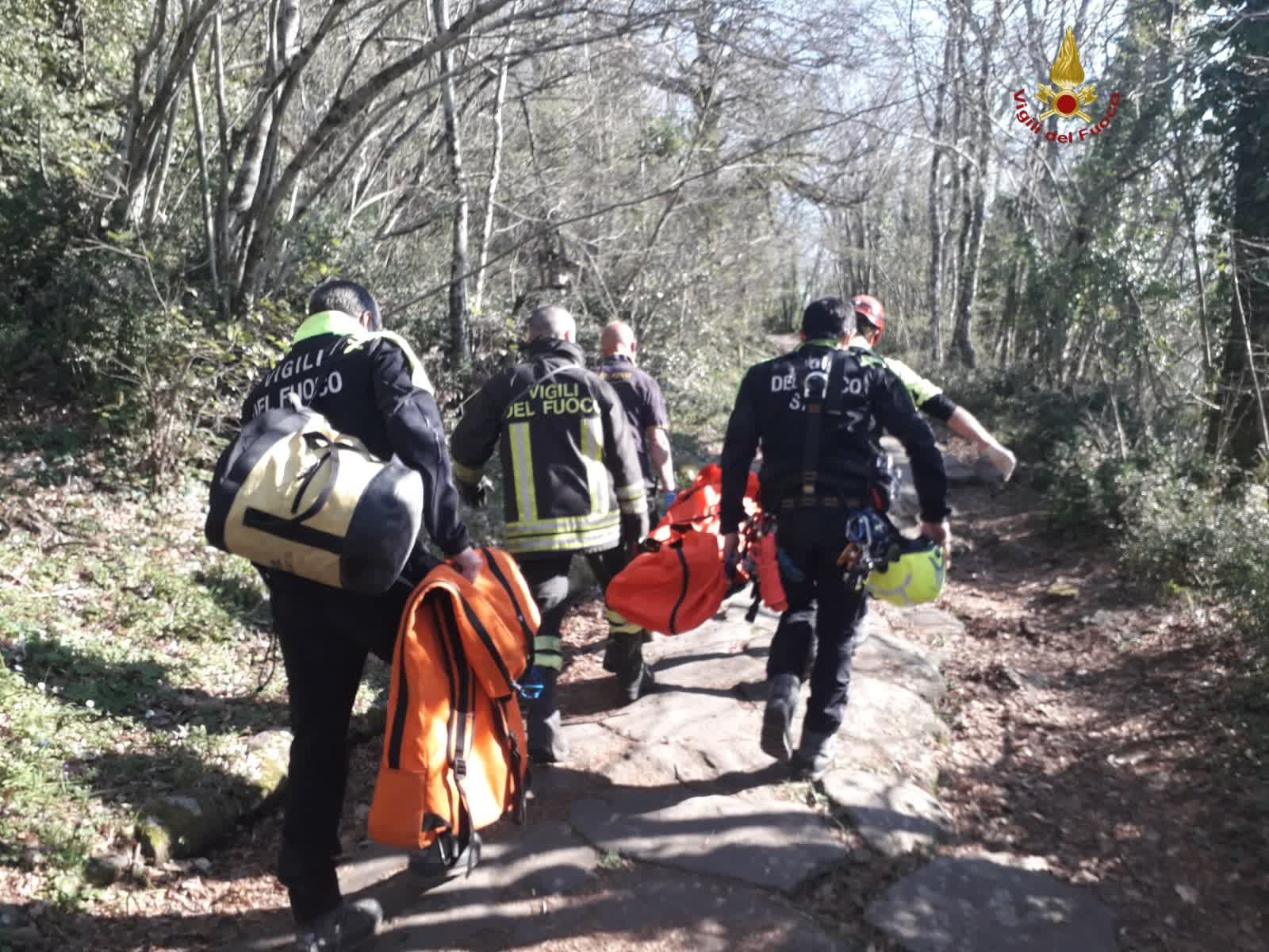 Rocca di Papa, ciclista cade in un costone: soccorso dai Vigili del Fuoco di Nemi (FOTO)