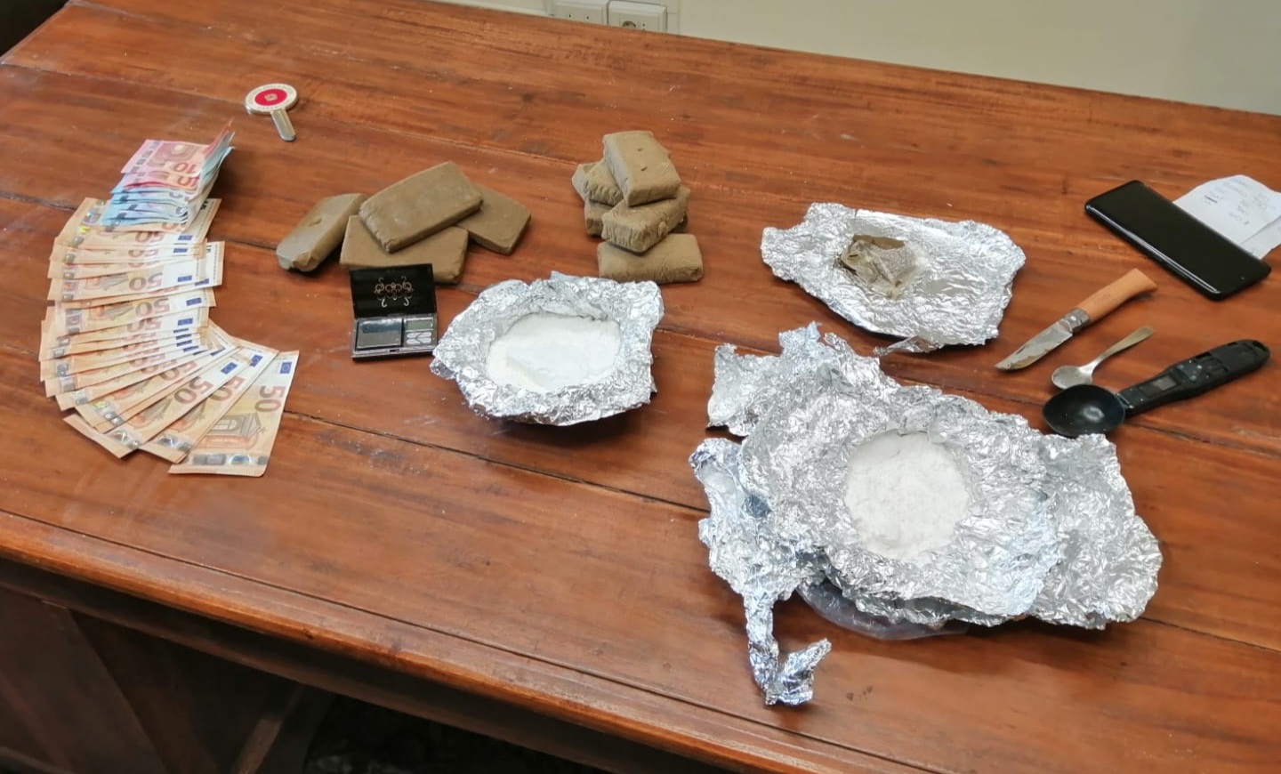 Rocca Priora, spaccia hashish e cocaina in casa: arrestato