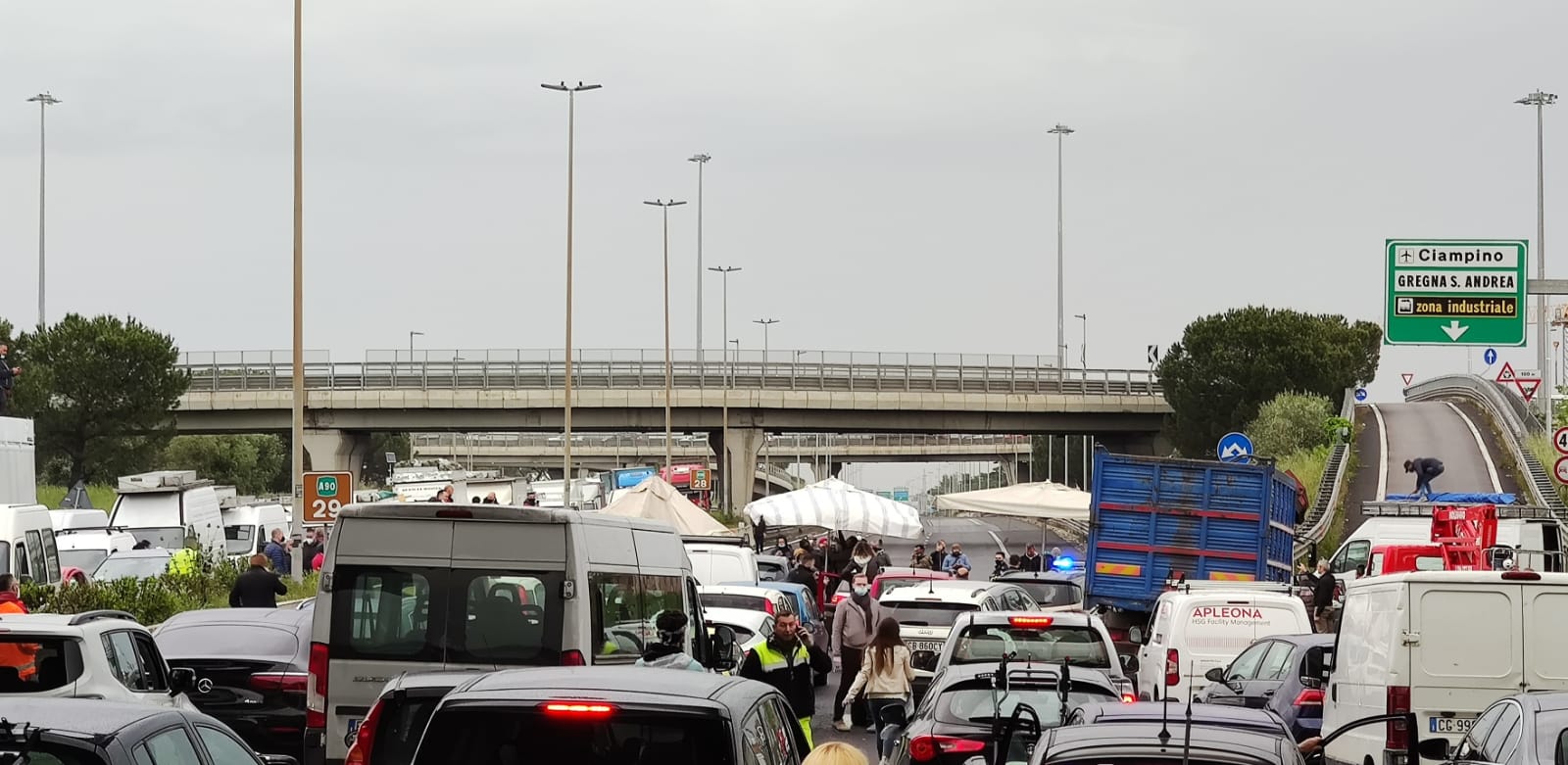 Roma Anagnina – Ciampino, protesta degli ambulanti sul GRA