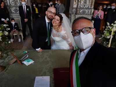 Ariccia – Borelli (Sindaco di Albano) celebra un matrimonio a Palazzo Chigi