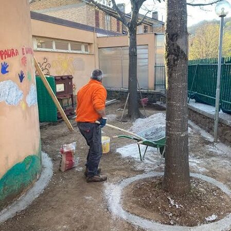 Monte Compatri, lavori al cortile della scuola materna di Via Rosmini