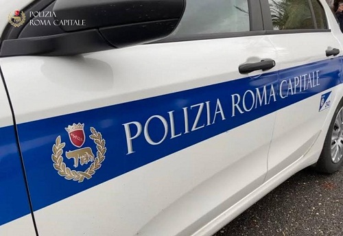 Roma, Polizia Locale scopre durante i controlli una manifestazione gastronomica non autorizzata. Scattano anche i sigilli per due minimarket