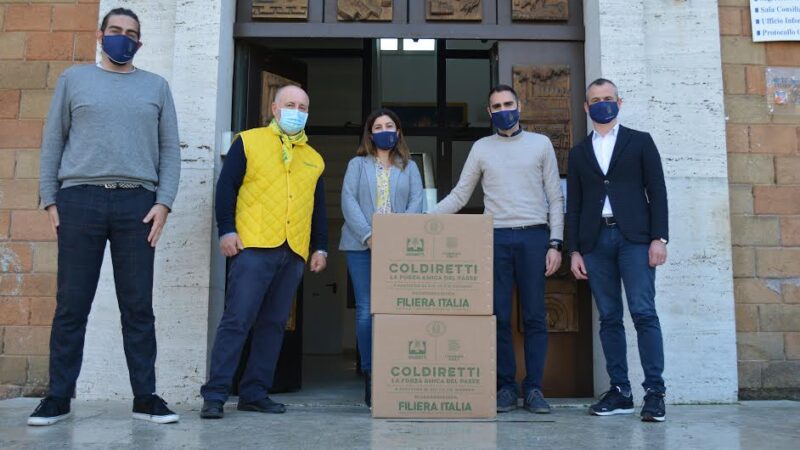 Pomezia – Pasqua di solidarietà, Coldiretti dona 2 pacchi di generi alimentari