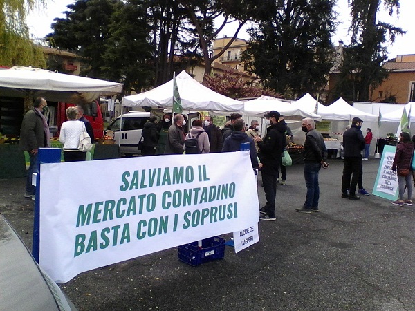 Grottaferrata, sit-in per il Mercato Contadino: si chiede di non spostarlo (FOTO e VIDEO)