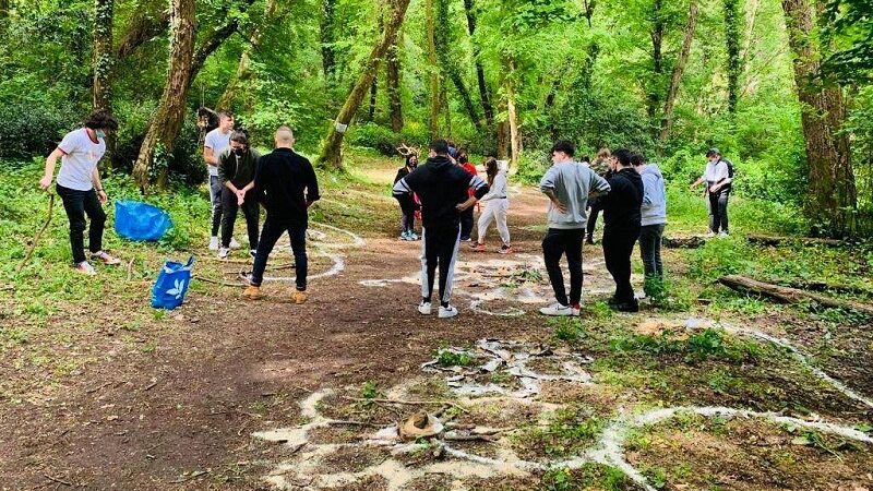 Ciampino, studenti dell'”Amari-Mercuri” puliscono il Bosco Ferentano di Marino