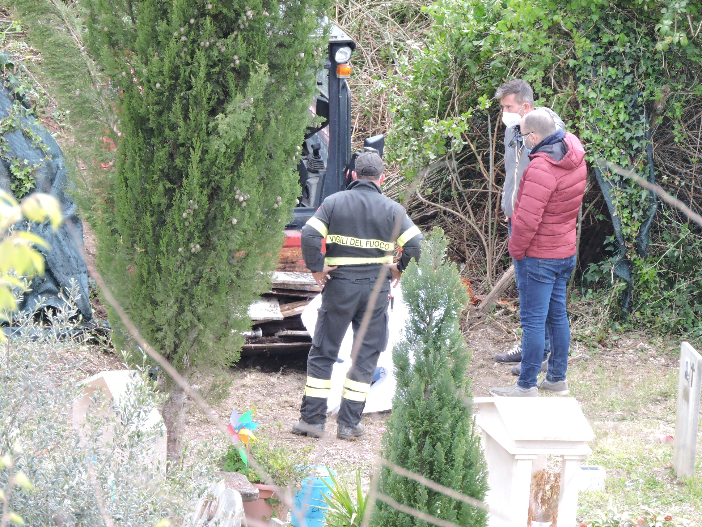 Zoccolotti (Genzano) su resti al Cimitero: “Condanniamo duramente questo gesto deprecabile”