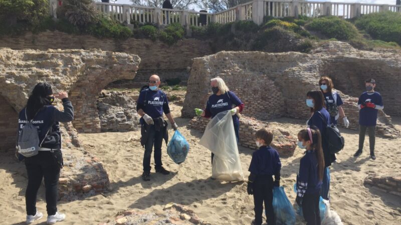 Un nido di plastica sul Tevere a pochi giorni dall’approvazione della legge Salvamare: Marevivo, “serve conversione ecologica”