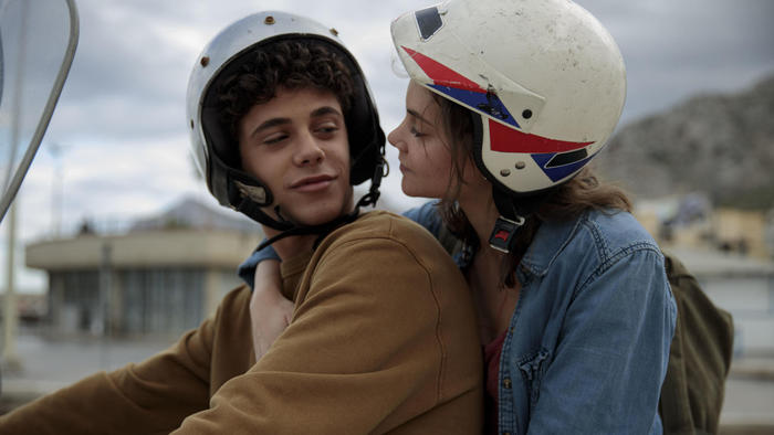 Amore teen e malattia in “Sulla stessa onda”, nuovo dramma targato Netflix Italia